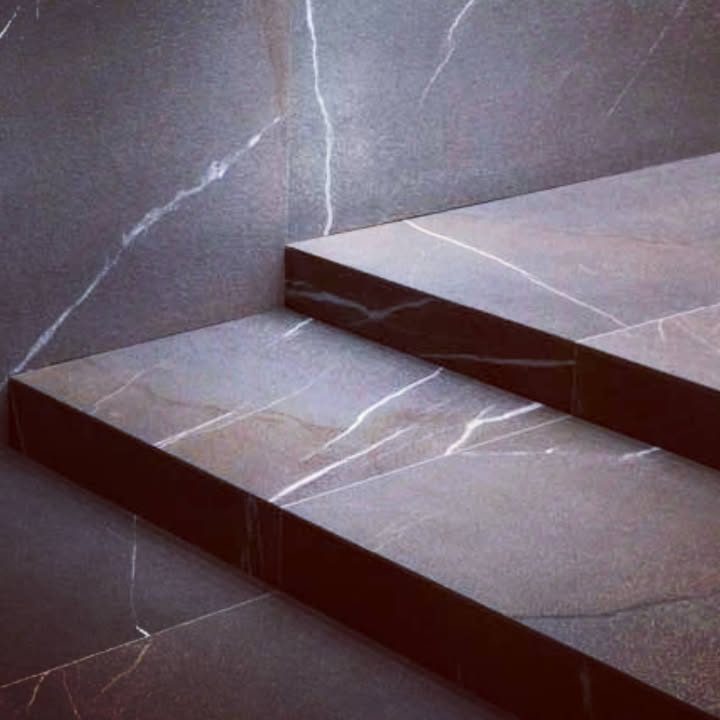 Gres porcellanato effetto pietra per scale: eleganza e resistenza firmate Sassuolo